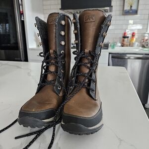 Chaco Women's Borealis Tall Waterproof boot Mink brown color 9 NWOT